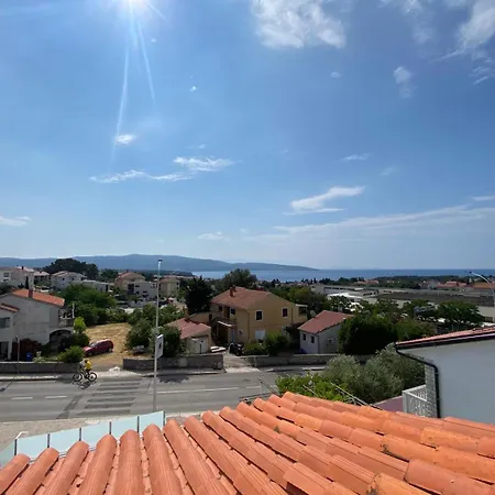Apartman And Velnic, Krk