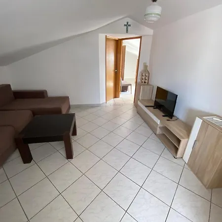 And Velnic, Krk Apartman Krk Town